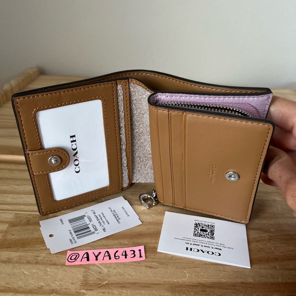 NWOT Coach Wallet - Picture 5 of 9
